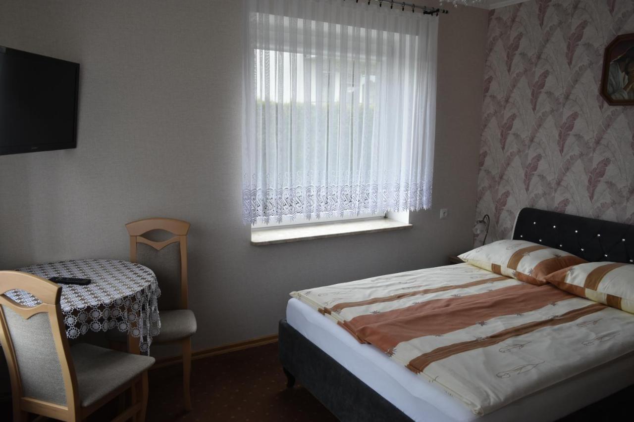 Pokoje Goscinne Katarzyna Kur Debki Exterior photo